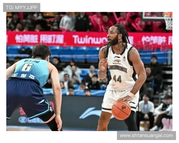 [CBA]鄢手骐抢断反击 威尔斯单臂举火烧天.